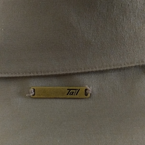 Tail taupe, hidden zipper polyester vest. Size Med - Picture 6 of 9